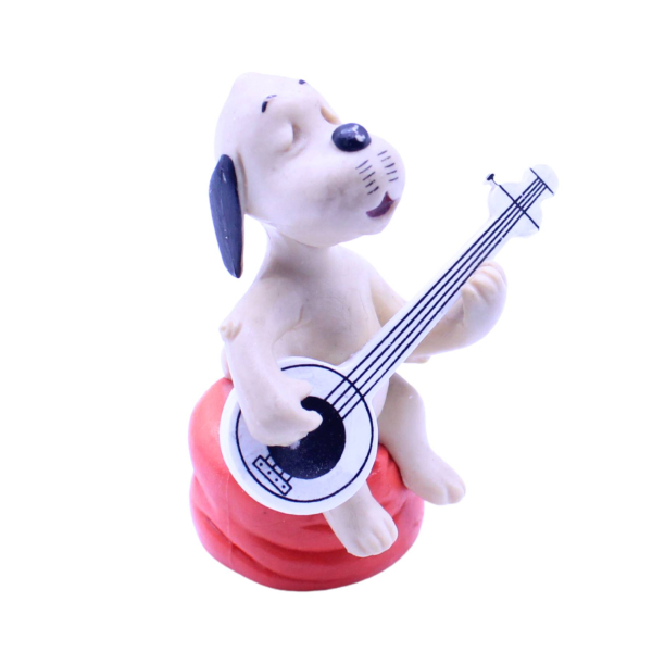 Schleich Wum mit Gitarre auf rotem Kissen | Loriot 80er | hoppla-stuff.de